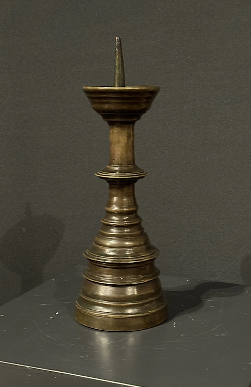 A FINE LATE MEDIEVAL BROZE PRICKET STICK. CIRCA 1500.