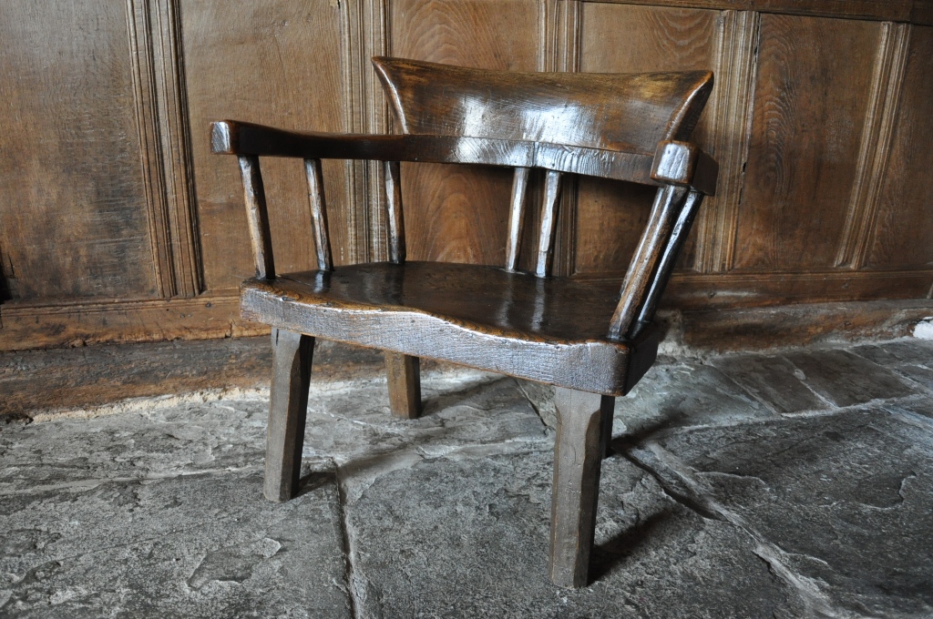 A LARGE EARLY 19TH CENTURY ELM PRIMITIVE ARMCHAIR. CIRCA 1800.