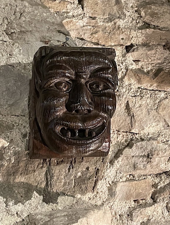 A LARGE ENGLISH OAK GROTESQUE CORBEL. CIRCA 1480.