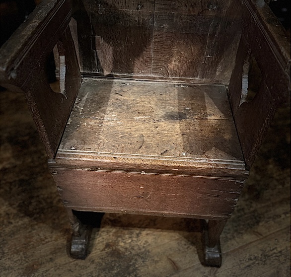 A RARE ENGLISH TUDOR BOX SEATED TABLE CHAIR. CIRCA 1540.