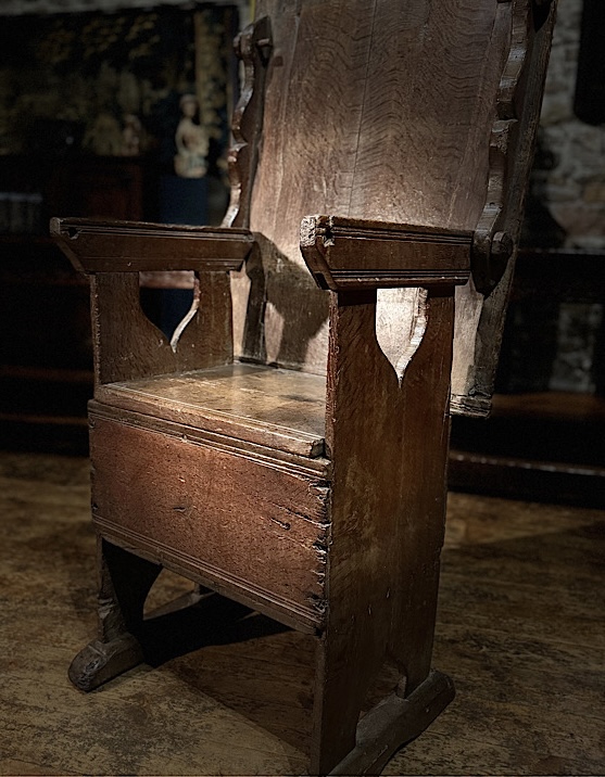 A RARE ENGLISH TUDOR BOX SEATED TABLE CHAIR. CIRCA 1540.