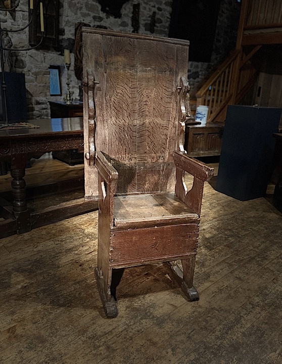 A RARE ENGLISH TUDOR BOX SEATED TABLE CHAIR. CIRCA 1540.