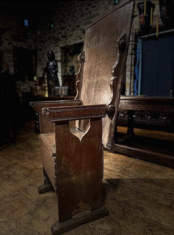 A RARE ENGLISH TUDOR BOX SEATED TABLE CHAIR. CIRCA 1540.